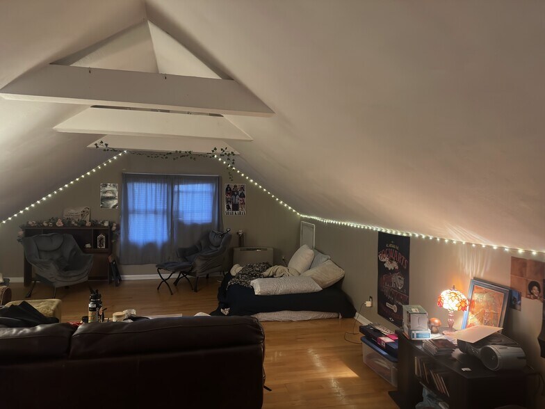 Building Photo - 543 Clarendon St