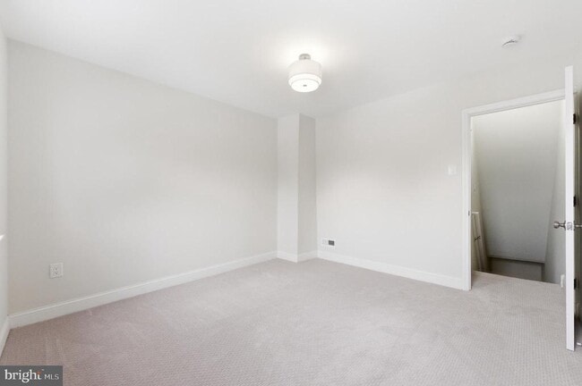 Building Photo - 923 Ridgeway St