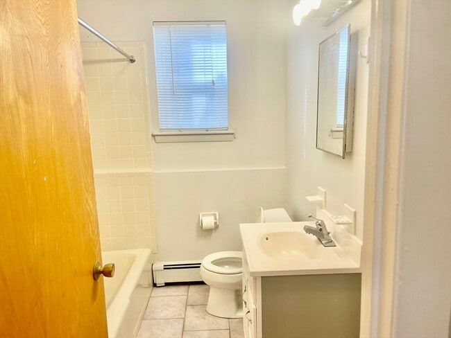 Building Photo - 304 College Farm Rd