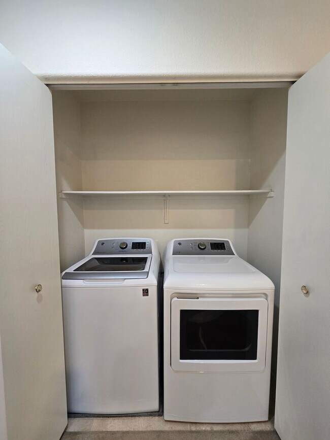 Building Photo - A FABULOUS 3 Bedroom home in desirable Silverado Ranch!