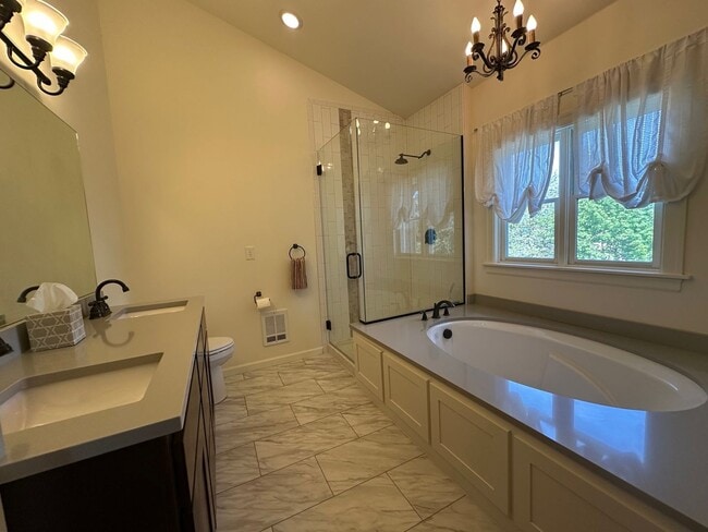 Building Photo - Stunning 3-Bedroom Craftsman Home in Kendall Yards