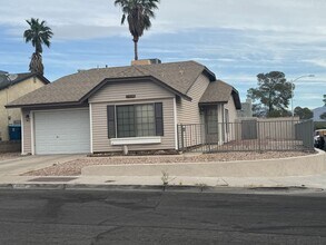 Building Photo - Single story home, 3br, 2bath, 1cg