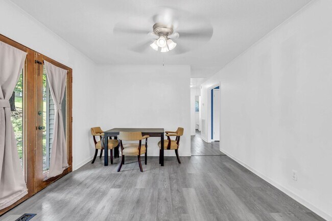 Building Photo - Located in the Heart of Hixson! 3 beds, 2 ...