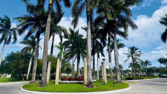 Building Photo - 1094 Redwood St