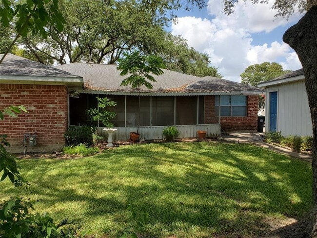 Building Photo - 3206 Randall Dr