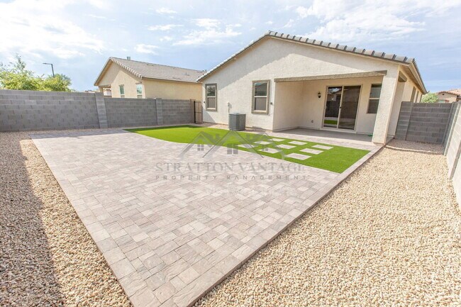 Building Photo - 15427 W Windward Ave