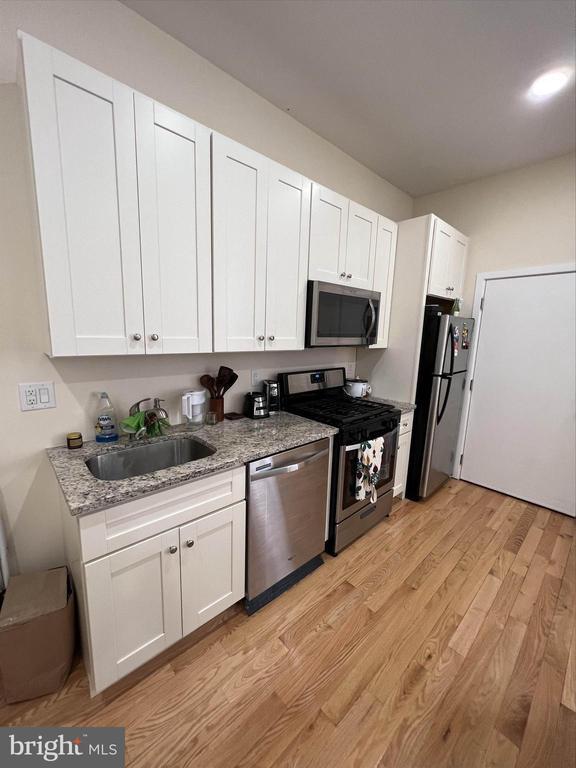 Building Photo - 1926 W Girard Ave