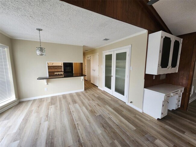 Building Photo - 806 James Ave
