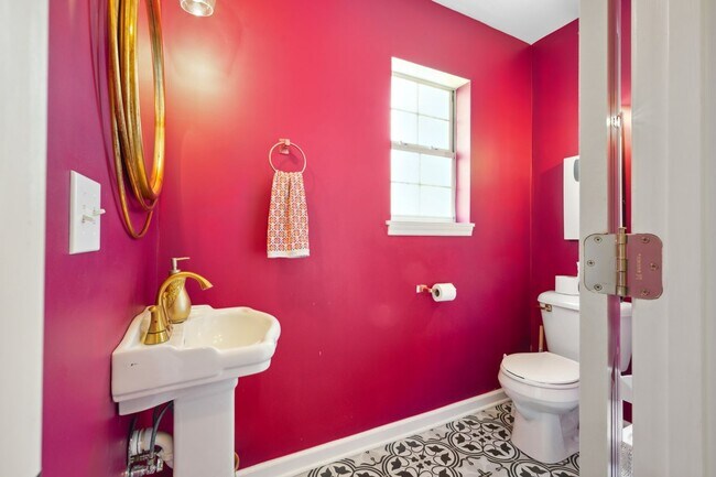 Building Photo - Everything included in rent price!! All ut...
