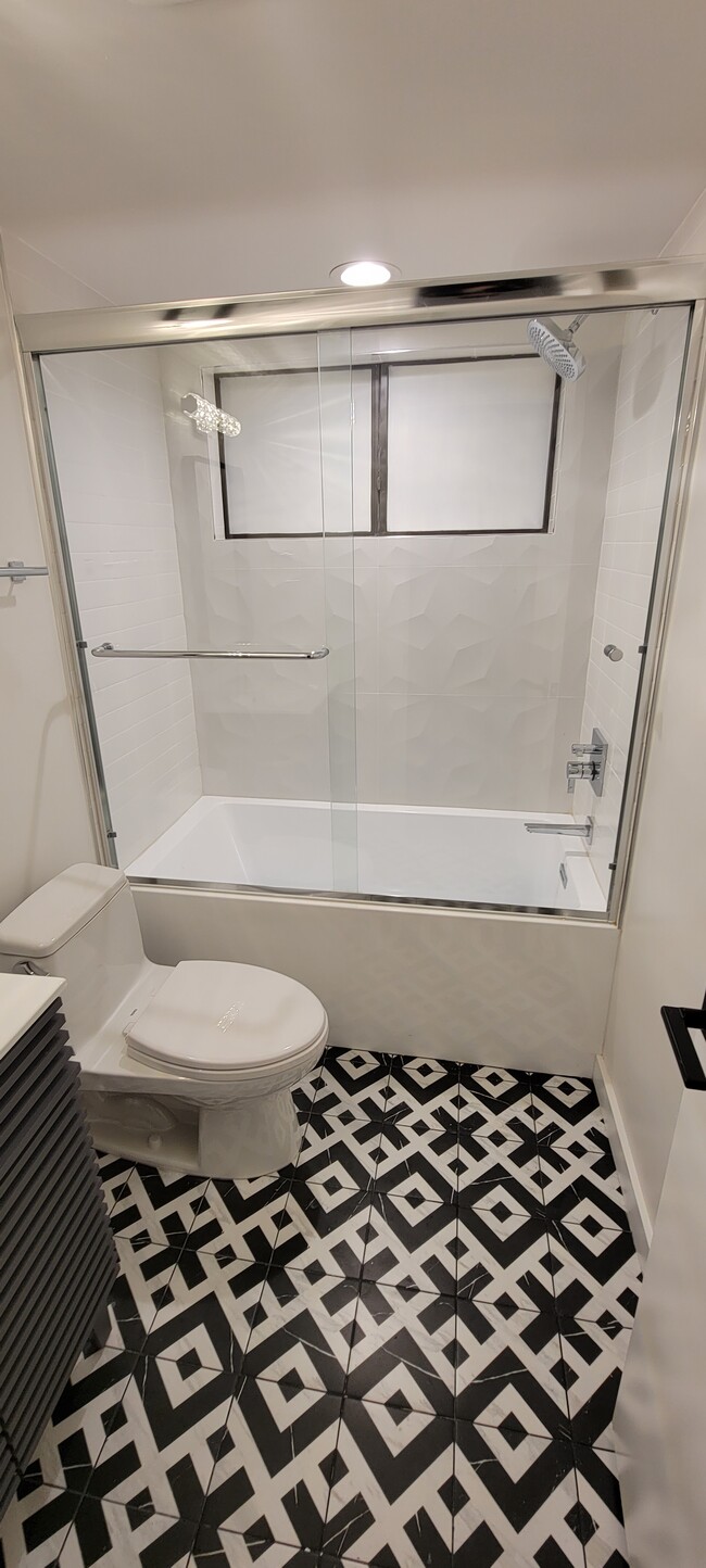 FIRST FLOOR BATH - 723 Westmount Dr
