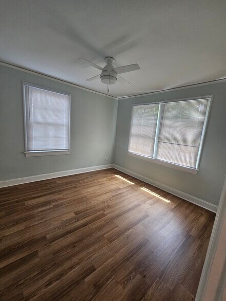 Building Photo - 46 W 11th St