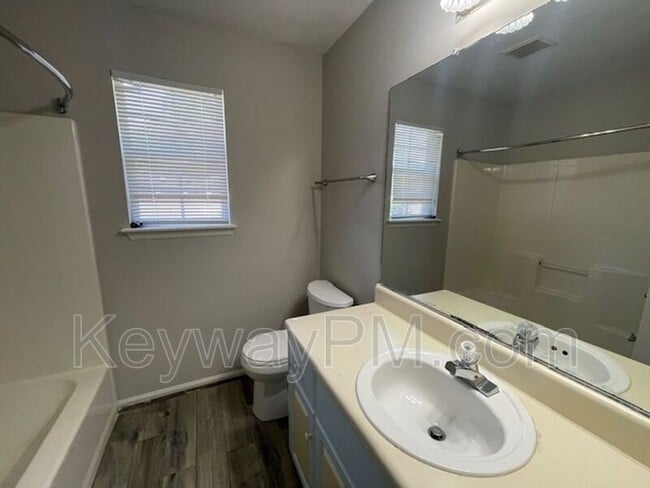 Building Photo - 5780 Carriage Hills Dr
