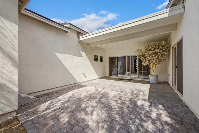 Building Photo - 3414 N 44th Pl