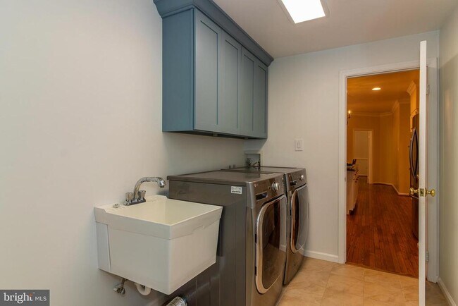 Building Photo - 7300 Scarlet Oak Ct