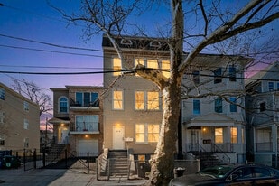 Building Photo - 13 20th Ave