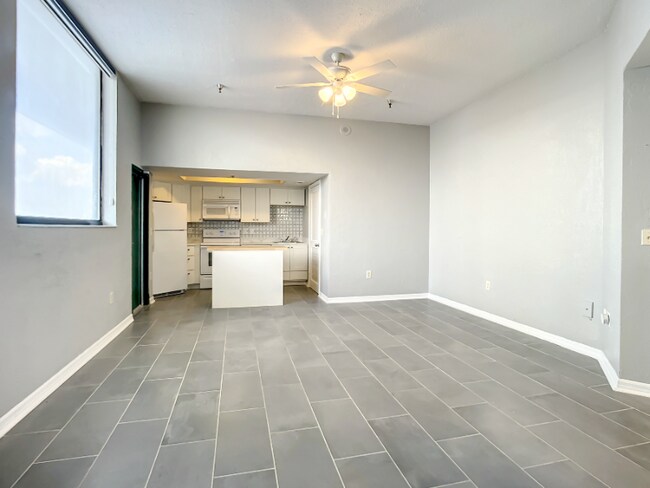 Building Photo - 3013 S Atlantic Ave