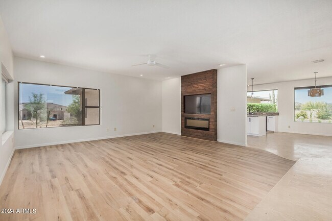 Building Photo - 32015 N 71st St