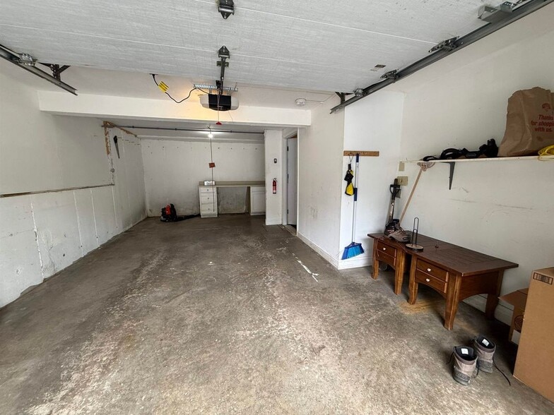Building Photo - 158 Tina Dr