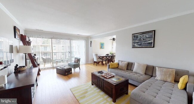 Building Photo - 31 Canterbury Square