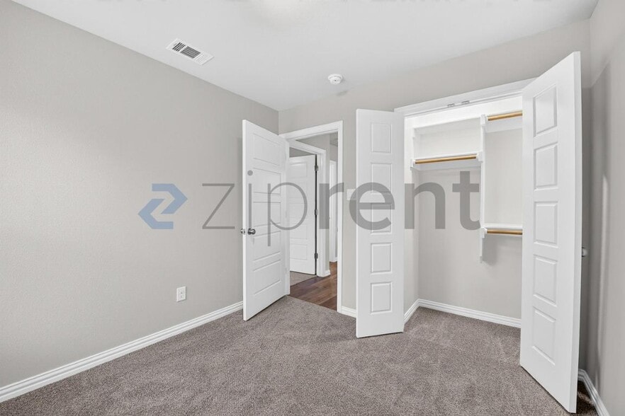 Building Photo - Unit A