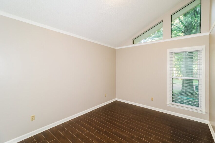 Building Photo - 2209 Burlingate Dr