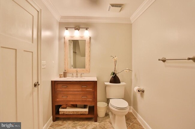 Building Photo - 6329 Linway Terrace