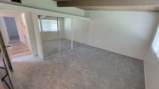 Building Photo - Beautifully renovated 4bd/2ba home in Bay Ho!