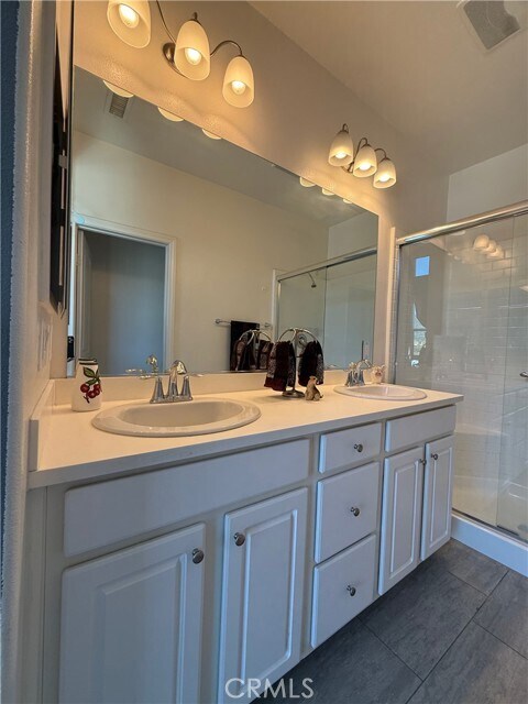 Building Photo - 422 W Rte 66