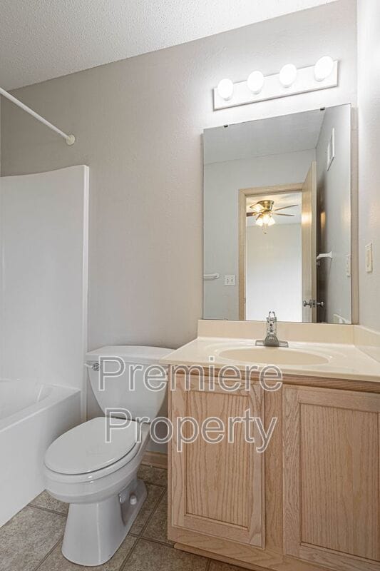 Building Photo - 8119 N Elmwood Ave