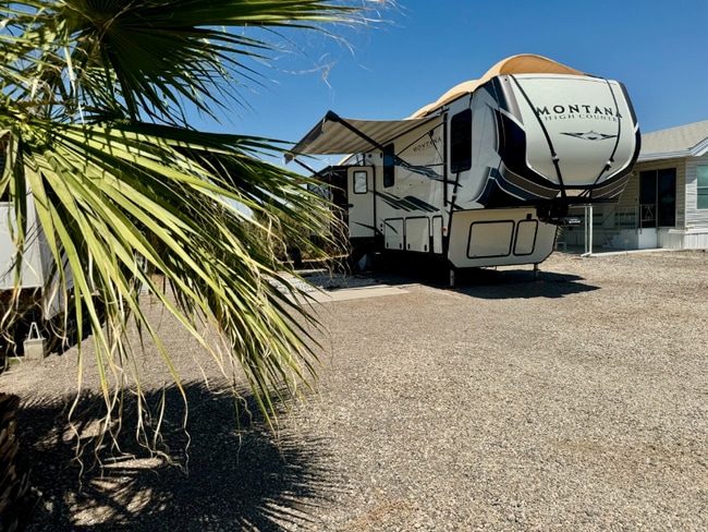 Building Photo - 1716 Sunbeam Lake Dr