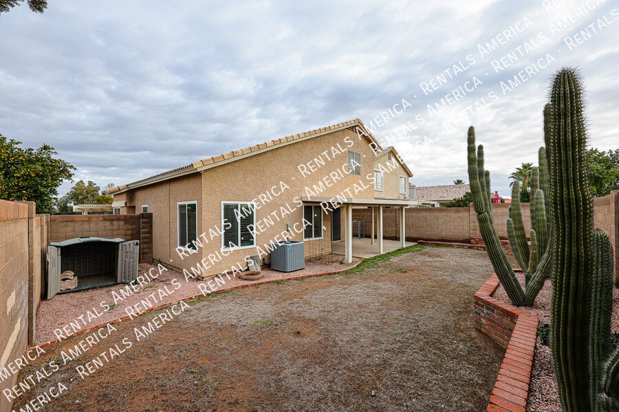 Building Photo - 2525 W Knox Rd