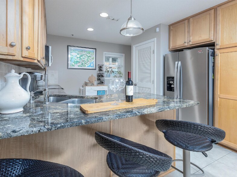 Building Photo - 201 10th Ave N