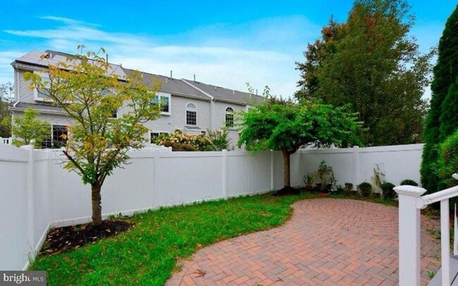 Building Photo - 30 Carter Ln