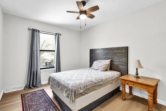 Building Photo - 6530 Thamesmead Ln