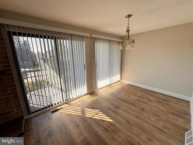 Building Photo - 402 Harrison Pl