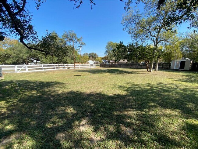 Building Photo - 13003 Algerita Terrace