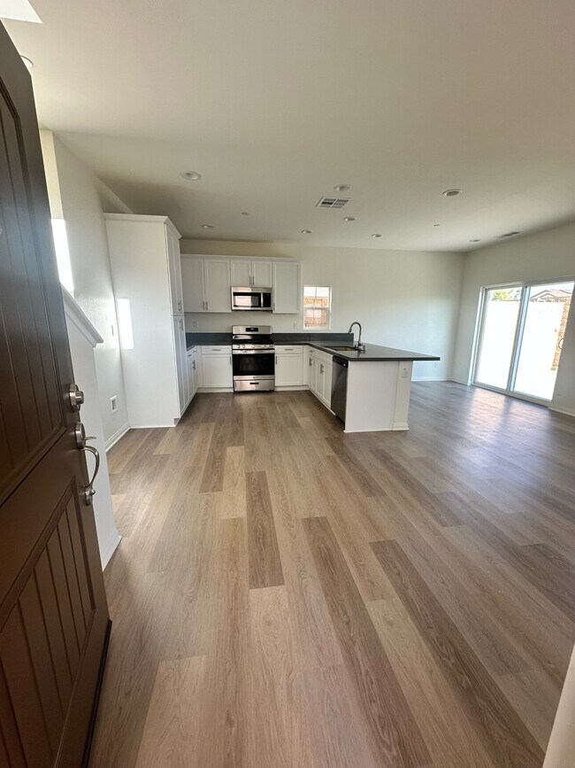 Building Photo - 158 N Sutter Ave