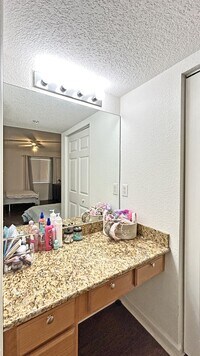Building Photo - 261 SW Palm Dr
