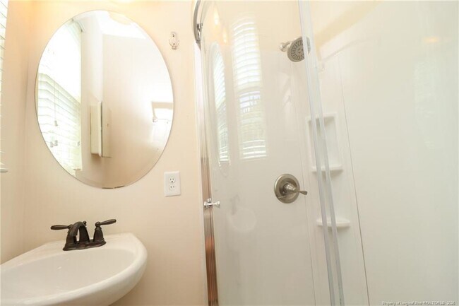 Building Photo - 1405 Regents Ln