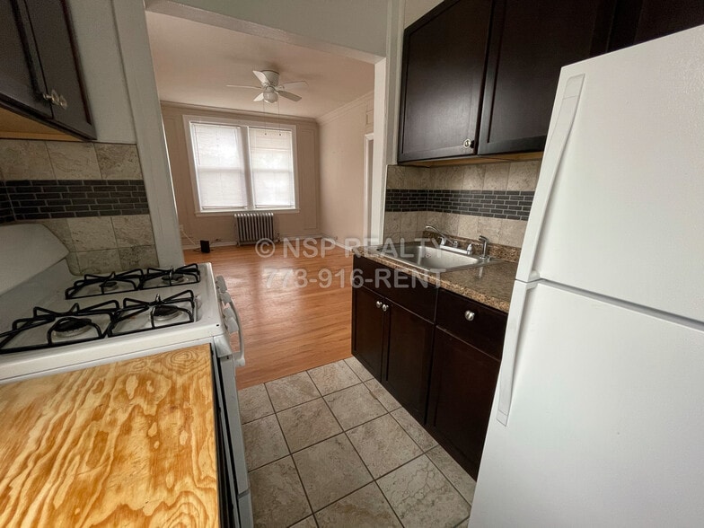 Building Photo - 1367 W Estes Ave