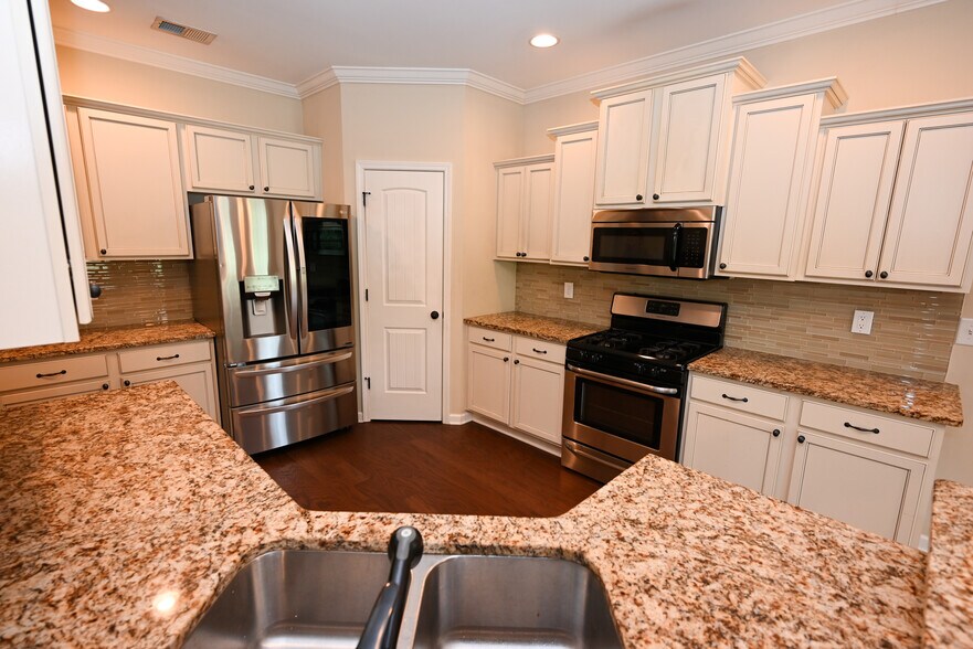 Building Photo - 2050 Covey Dr