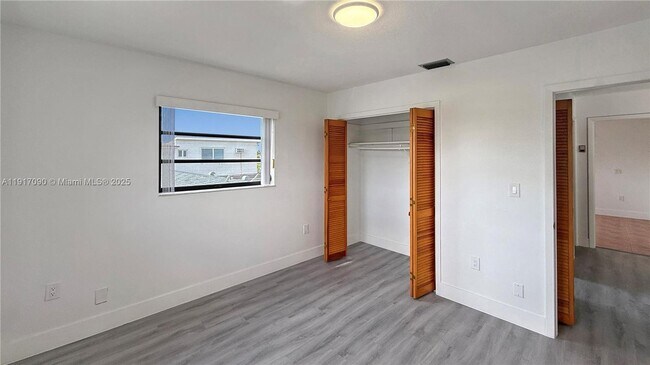 Building Photo - 8877 SW 36th St