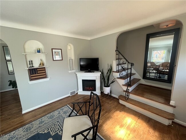 Building Photo - 15220 Rosemary Ave