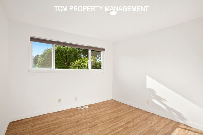 Building Photo - 1053 Lynnwood Ave NE