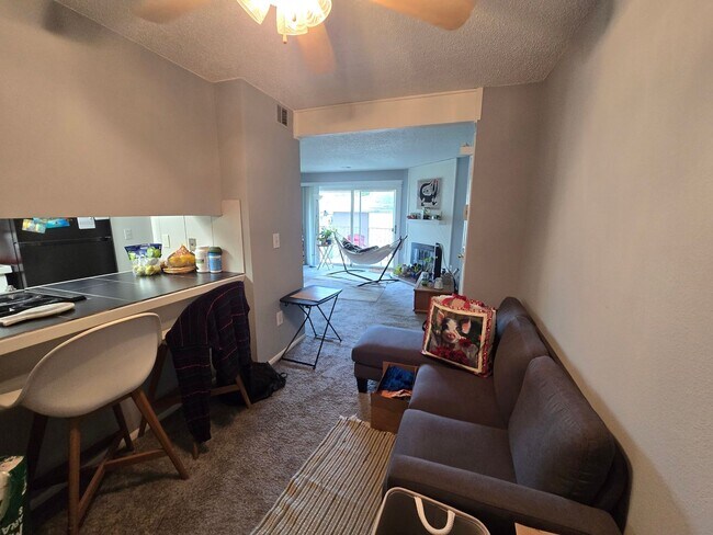 Building Photo - One Bedroom Condo