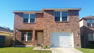 Building Photo - Large 5 bedroom 2.5 bath fresh paint, new ...