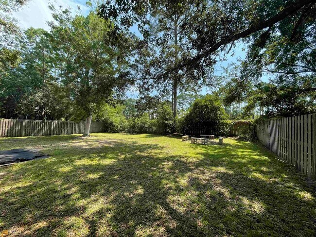 Building Photo - 304 McQueen Cir