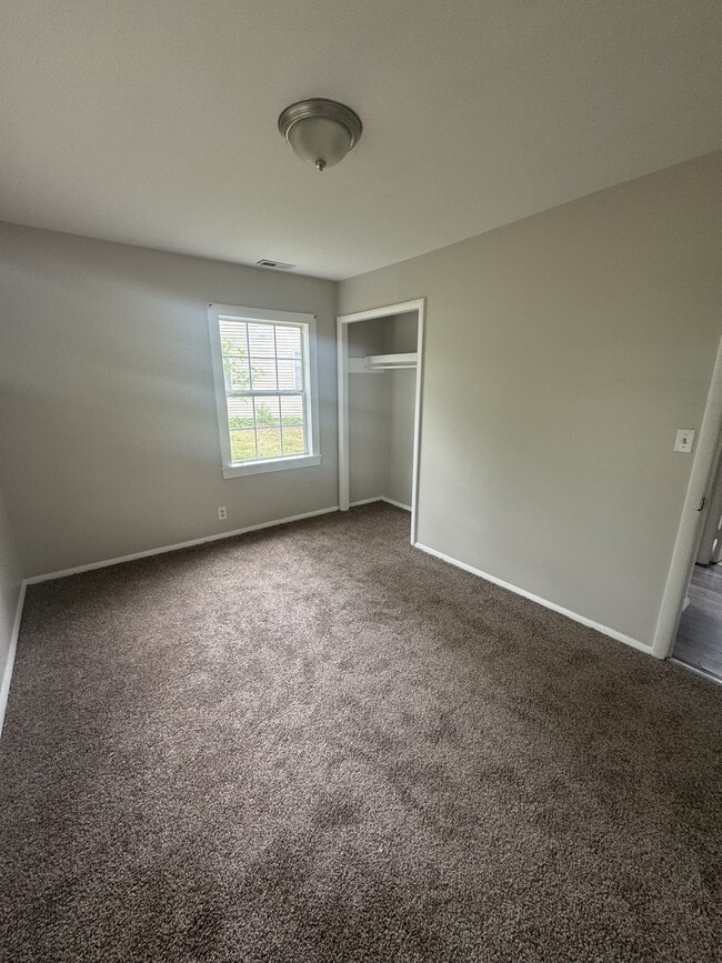 Building Photo - 3401 SE Ohio Ave