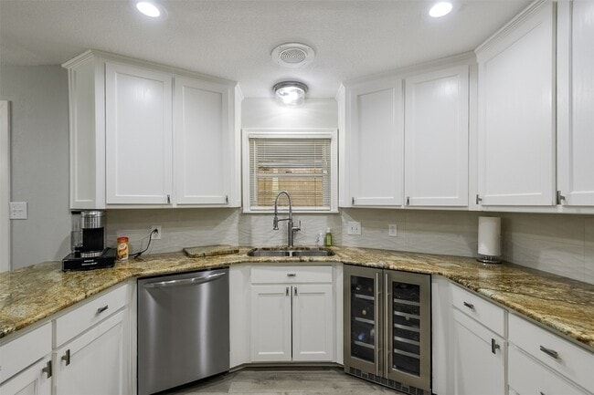 Building Photo - 3719 Danbury Dr