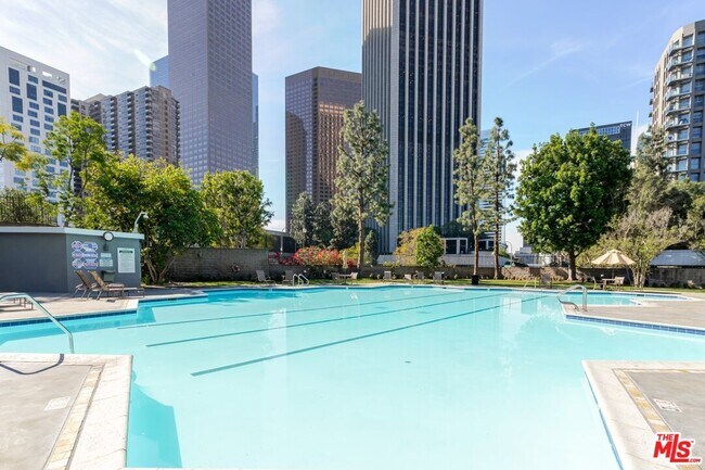 Building Photo - 800 W 1st St